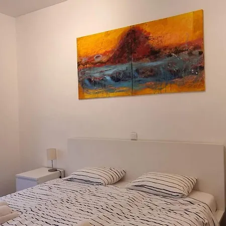 Apartma Valan *