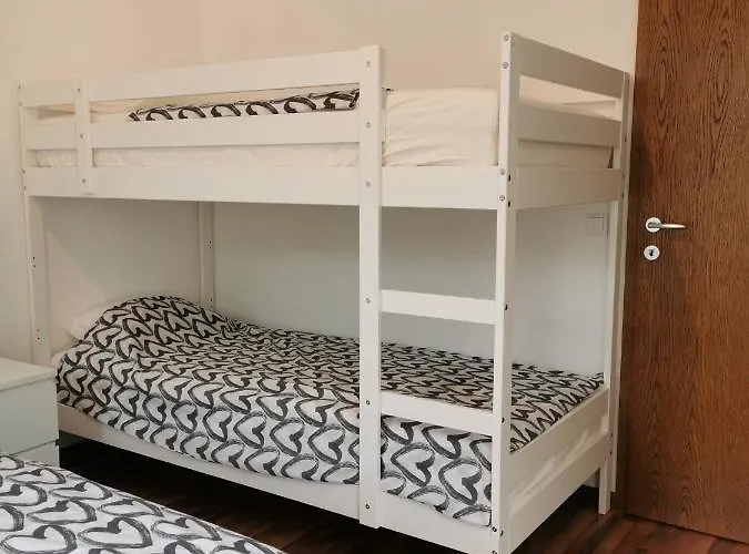 Apartma Valan شقة